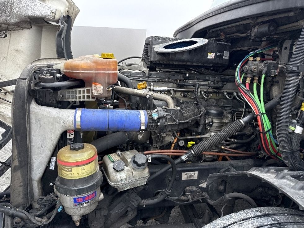 Sleeper Tractor-Heavy Duty Tractors-Freightliner-2022-T12664ST-Findlay-OH-578,674\n\t\tmiles-$ 61,250 - Image 21