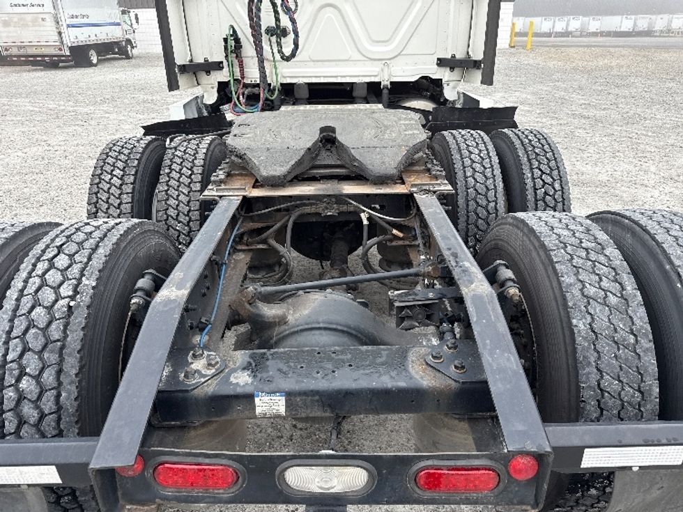 Sleeper Tractor-Heavy Duty Tractors-Freightliner-2022-T12664ST-Findlay-OH-578,674\n\t\tmiles-$ 61,250 - Image 6