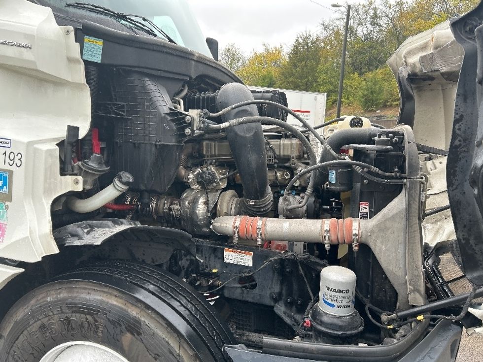 Sleeper Tractor-Heavy Duty Tractors-Freightliner-2022-T12664ST-Findlay-OH-597,137\n\t\tmiles-$ 61,500 - Image 20