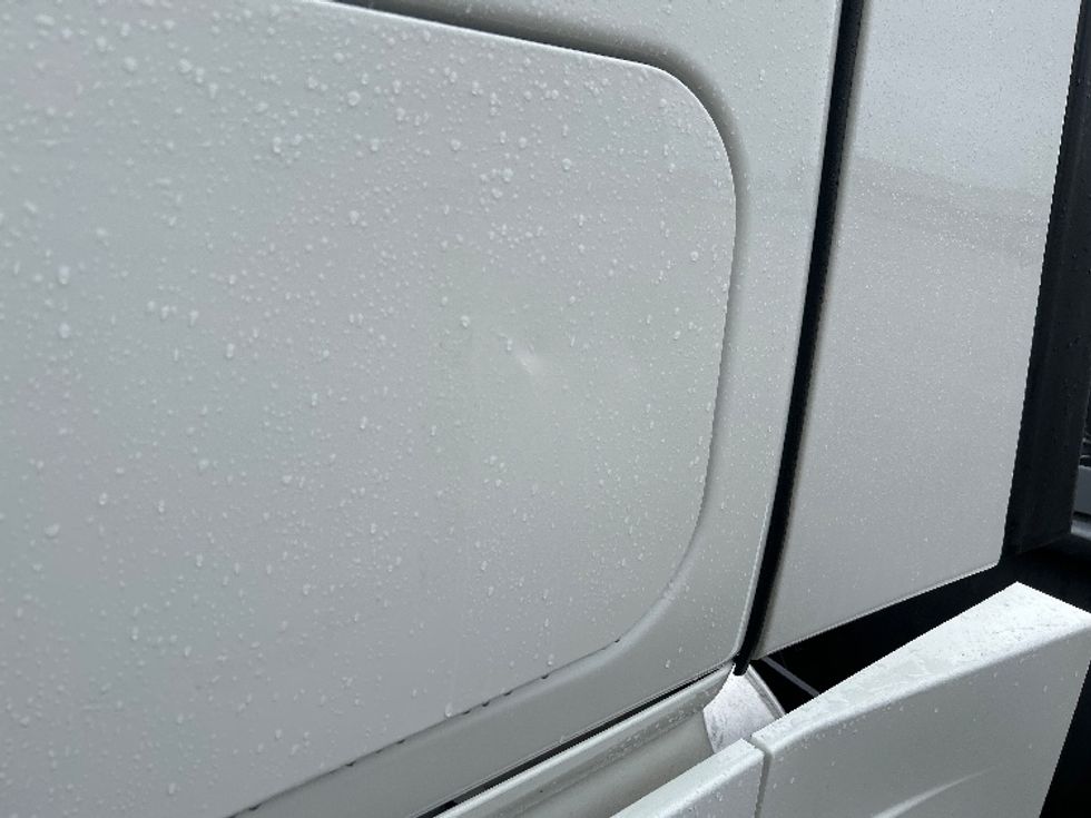 Sleeper Tractor-Heavy Duty Tractors-Freightliner-2022-T12664ST-Findlay-OH-597,137\n\t\tmiles-$ 61,500 - Image 22