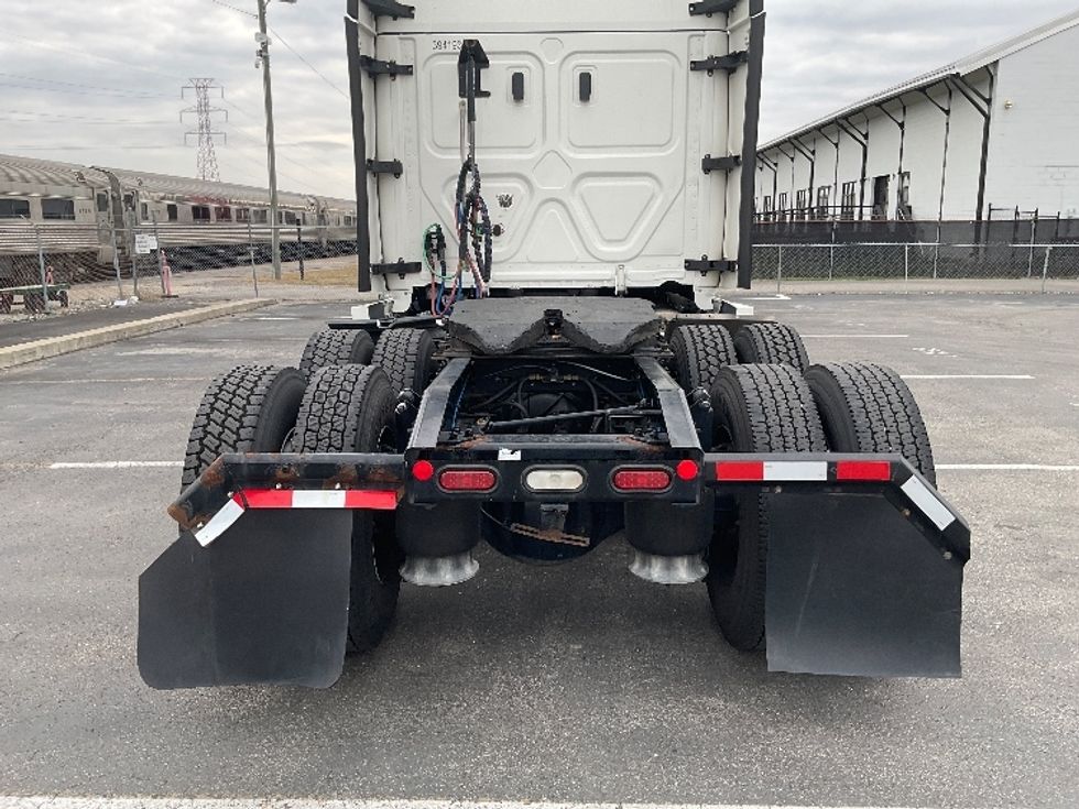 Sleeper Tractor-Heavy Duty Tractors-Freightliner-2022-T12664ST-Findlay-OH-597,137\n\t\tmiles-$ 61,500 - Image 6