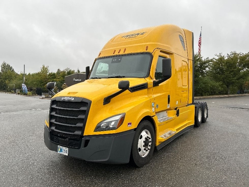 Sleeper Tractor-Heavy Duty Tractors-Freightliner-2022-T12664ST-Fitchburg-MA-361,579\n\t\tmiles-$ 77,500 - Image 3