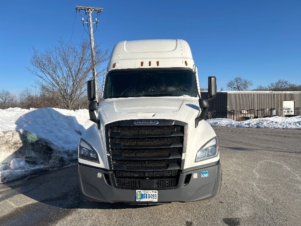 Sleeper Tractor-Heavy Duty Tractors-Freightliner-2022-T12664ST-Fitchburg-MA-534,370\n\t\tmiles-$ 61,500 - Image 2