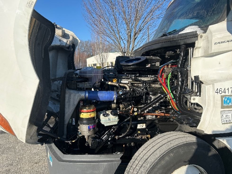 Sleeper Tractor-Heavy Duty Tractors-Freightliner-2022-T12664ST-Fitchburg-MA-534,370\n\t\tmiles-$ 61,500 - Image 21