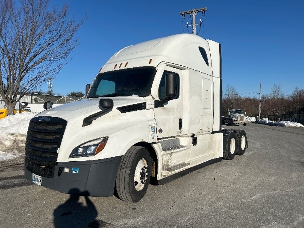 Sleeper Tractor-Heavy Duty Tractors-Freightliner-2022-T12664ST-Fitchburg-MA-534,370\n\t\tmiles-$ 61,500 - Image 3