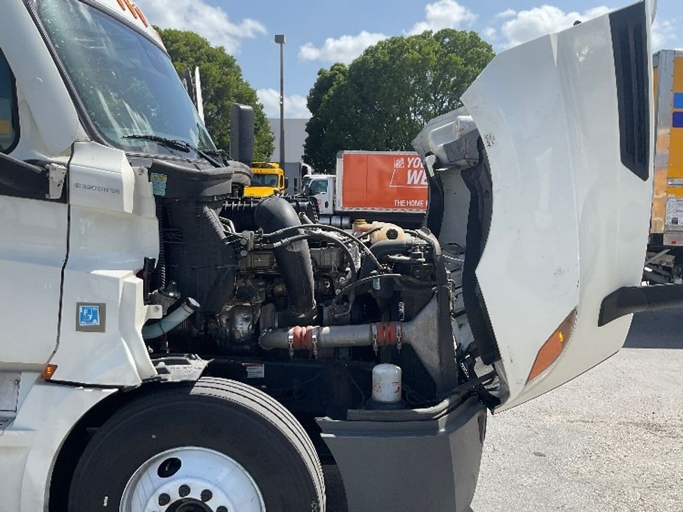 Sleeper Tractor-Heavy Duty Tractors-Freightliner-2022-T12664ST-Fitchburg-MA-562,778\n\t\tmiles-$ 62,750 - Image 20