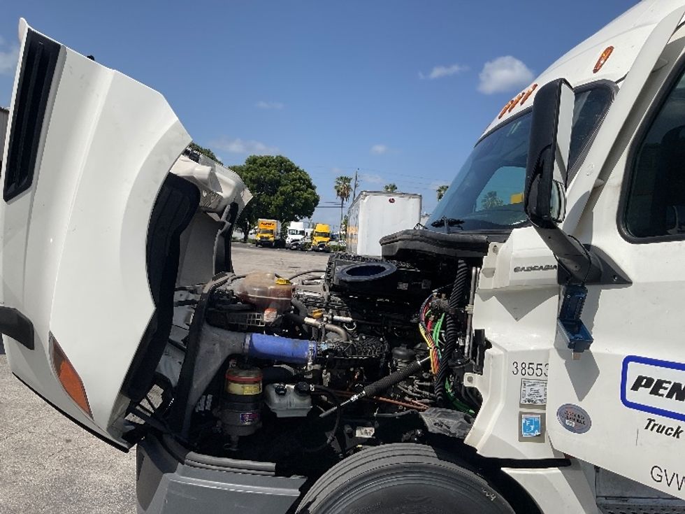 Sleeper Tractor-Heavy Duty Tractors-Freightliner-2022-T12664ST-Fitchburg-MA-562,778\n\t\tmiles-$ 62,750 - Image 21