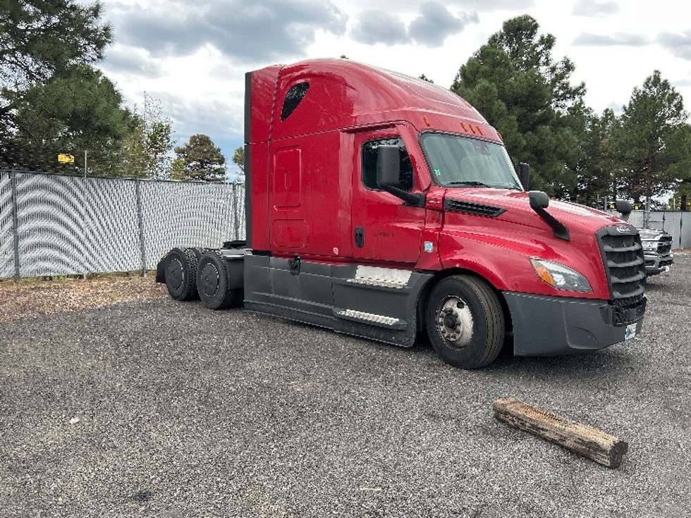 Sleeper Tractor-Heavy Duty Tractors-Freightliner-2022-T12664ST-Flagstaff-AZ-555,027\n\t\tmiles-$ 71,750 - Image 1