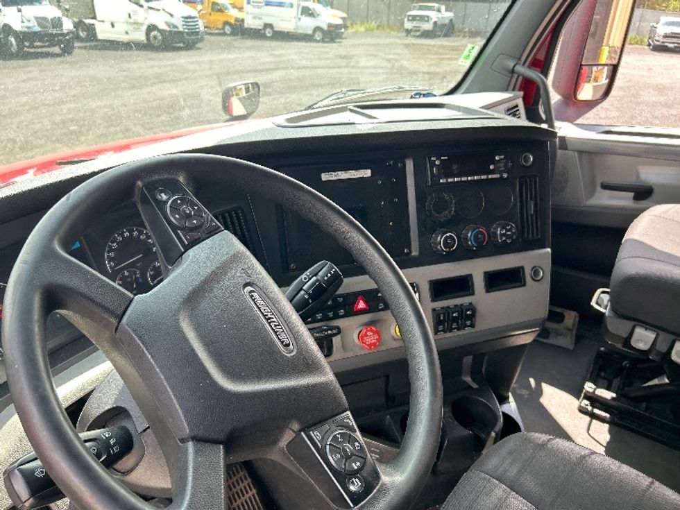 Sleeper Tractor-Heavy Duty Tractors-Freightliner-2022-T12664ST-Flagstaff-AZ-555,027\n\t\tmiles-$ 71,750 - Image 10