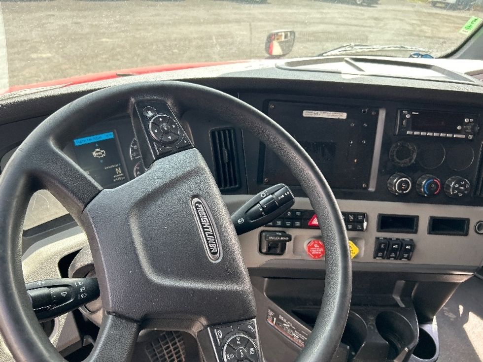 Sleeper Tractor-Heavy Duty Tractors-Freightliner-2022-T12664ST-Flagstaff-AZ-555,027\n\t\tmiles-$ 71,750 - Image 11