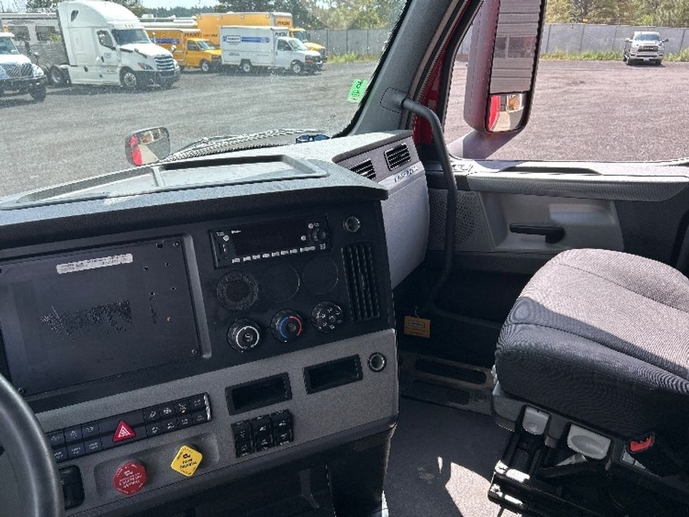 Sleeper Tractor-Heavy Duty Tractors-Freightliner-2022-T12664ST-Flagstaff-AZ-555,027\n\t\tmiles-$ 71,750 - Image 12