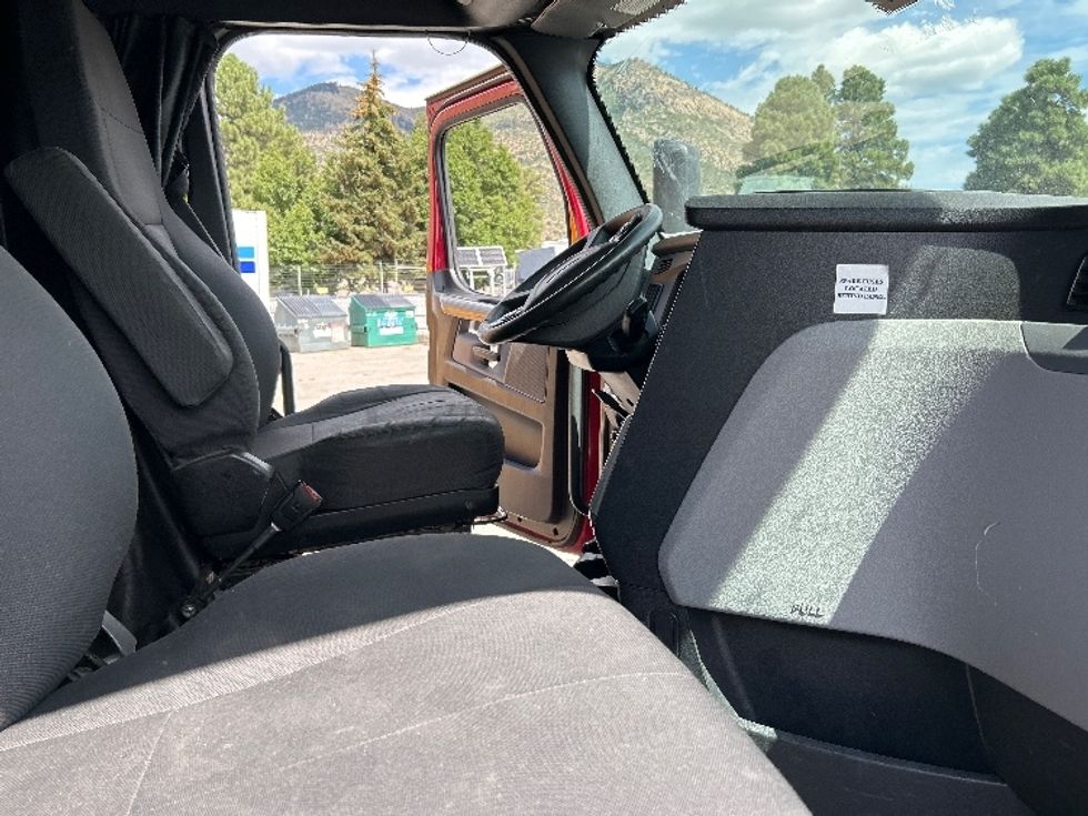 Sleeper Tractor-Heavy Duty Tractors-Freightliner-2022-T12664ST-Flagstaff-AZ-555,027\n\t\tmiles-$ 71,750 - Image 15