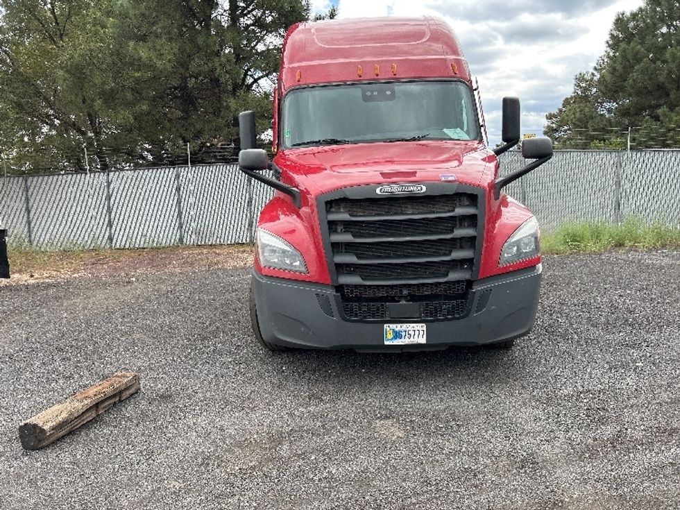Sleeper Tractor-Heavy Duty Tractors-Freightliner-2022-T12664ST-Flagstaff-AZ-555,027\n\t\tmiles-$ 71,750 - Image 2
