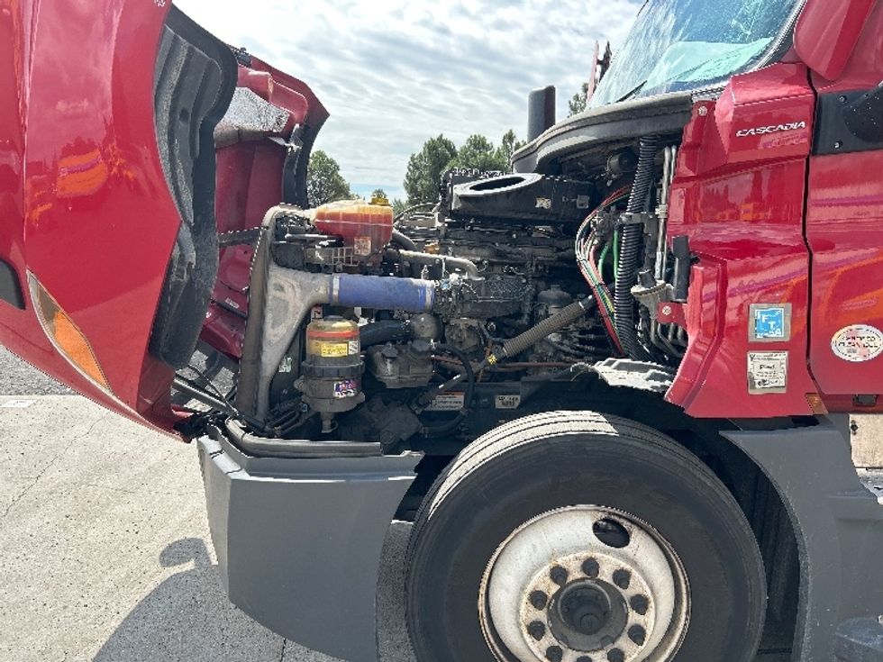 Sleeper Tractor-Heavy Duty Tractors-Freightliner-2022-T12664ST-Flagstaff-AZ-555,027\n\t\tmiles-$ 71,750 - Image 20