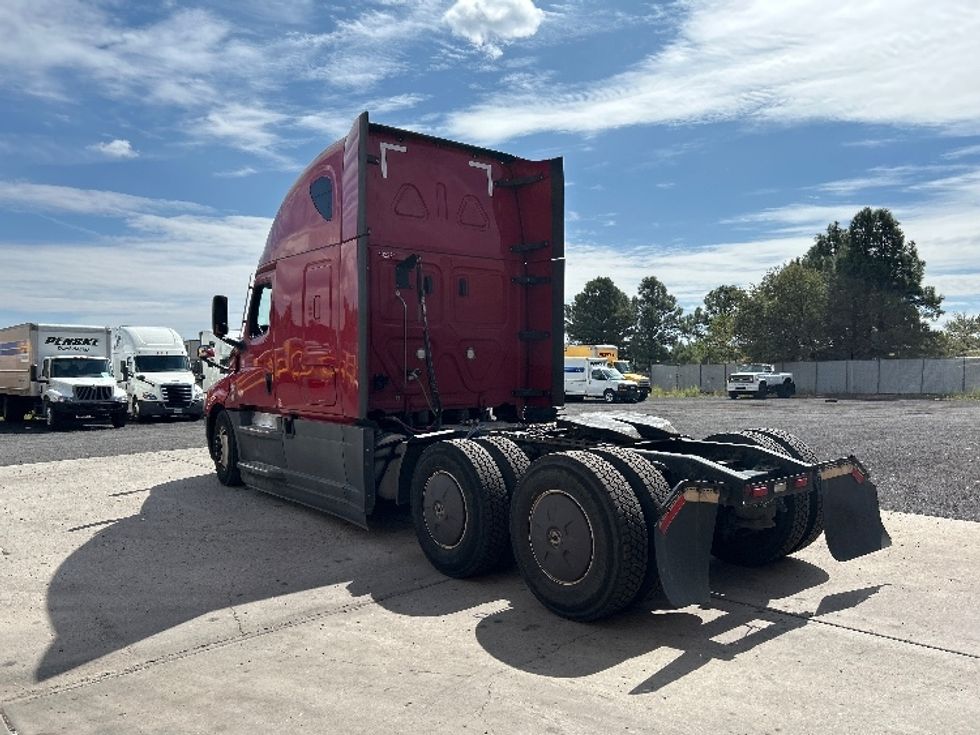 Sleeper Tractor-Heavy Duty Tractors-Freightliner-2022-T12664ST-Flagstaff-AZ-555,027\n\t\tmiles-$ 71,750 - Image 5