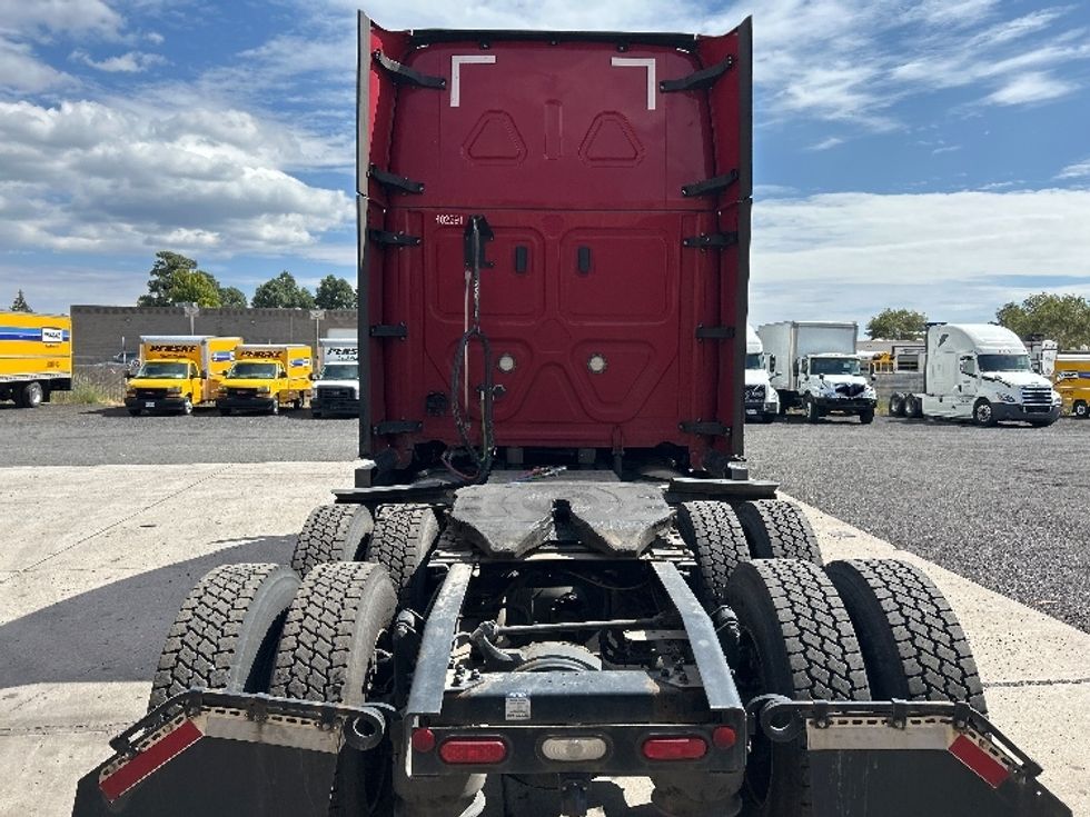 Sleeper Tractor-Heavy Duty Tractors-Freightliner-2022-T12664ST-Flagstaff-AZ-555,027\n\t\tmiles-$ 71,750 - Image 6