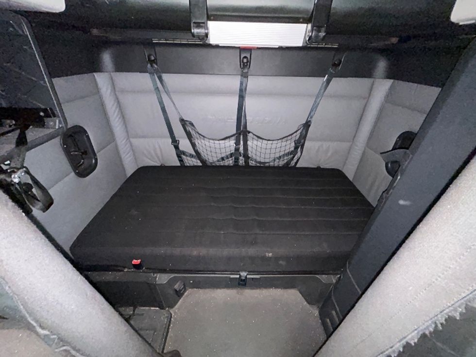 Sleeper Tractor-Heavy Duty Tractors-Freightliner-2022-T12664ST-Flint-MI-579,881\n\t\tmiles-$ 60,250 - Image 16