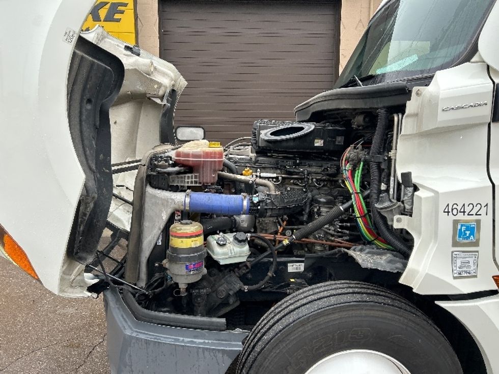 Sleeper Tractor-Heavy Duty Tractors-Freightliner-2022-T12664ST-Flint-MI-579,881\n\t\tmiles-$ 60,250 - Image 20