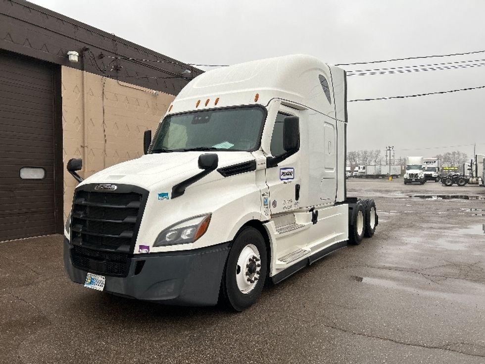 Sleeper Tractor-Heavy Duty Tractors-Freightliner-2022-T12664ST-Flint-MI-579,881\n\t\tmiles-$ 60,250 - Image 3
