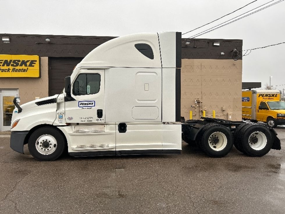 Sleeper Tractor-Heavy Duty Tractors-Freightliner-2022-T12664ST-Flint-MI-579,881\n\t\tmiles-$ 60,250 - Image 4