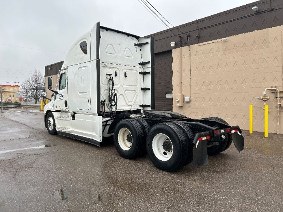 Sleeper Tractor-Heavy Duty Tractors-Freightliner-2022-T12664ST-Flint-MI-579,881\n\t\tmiles-$ 60,250 - Image 5