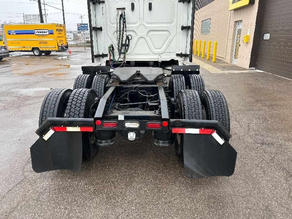 Sleeper Tractor-Heavy Duty Tractors-Freightliner-2022-T12664ST-Flint-MI-579,881\n\t\tmiles-$ 60,250 - Image 6