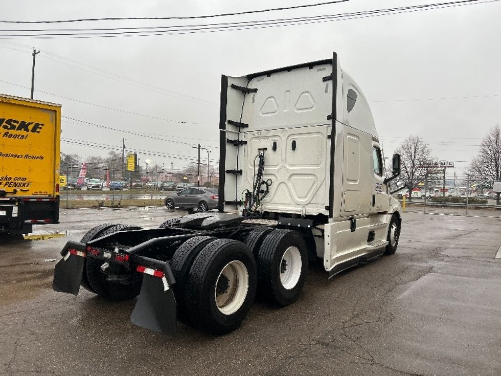 Sleeper Tractor-Heavy Duty Tractors-Freightliner-2022-T12664ST-Flint-MI-579,881\n\t\tmiles-$ 60,250 - Image 7