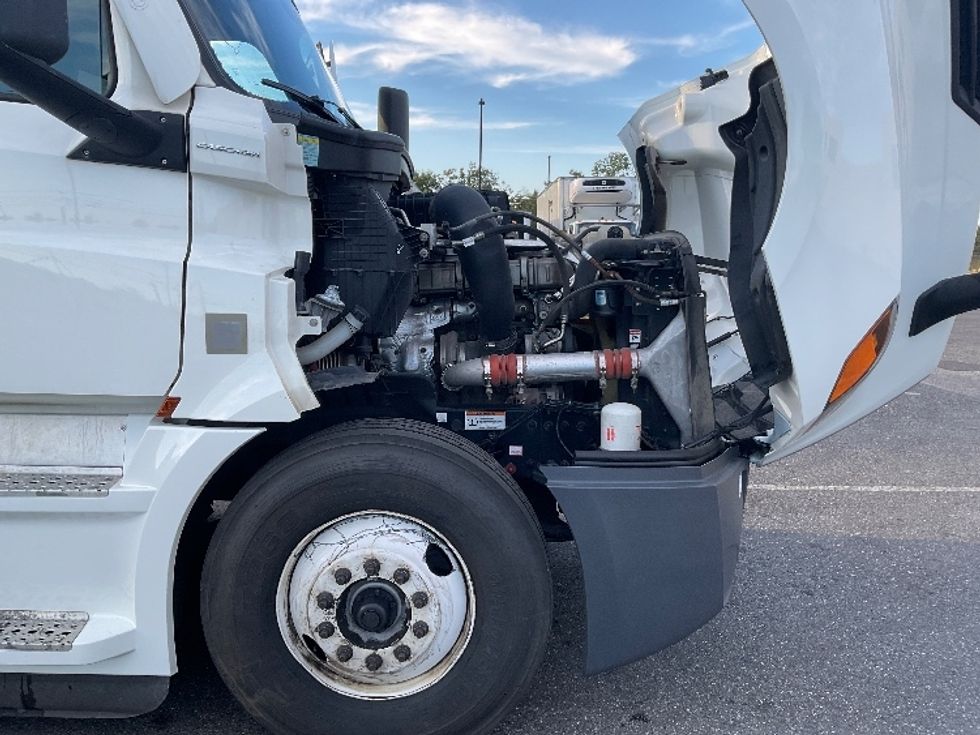 Sleeper Tractor-Heavy Duty Tractors-Freightliner-2022-T12664ST-Florence-SC-516,169\n\t\tmiles-$ 73,000 - Image 20
