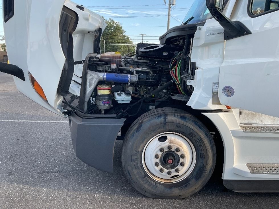 Sleeper Tractor-Heavy Duty Tractors-Freightliner-2022-T12664ST-Florence-SC-516,169\n\t\tmiles-$ 73,000 - Image 21