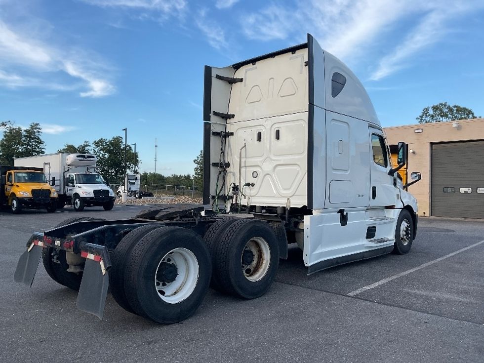 Sleeper Tractor-Heavy Duty Tractors-Freightliner-2022-T12664ST-Florence-SC-516,169\n\t\tmiles-$ 73,000 - Image 7