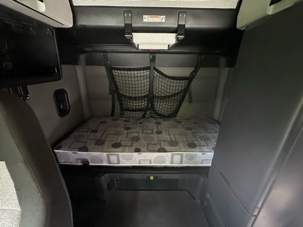 Sleeper Tractor-Heavy Duty Tractors-Freightliner-2022-T12664ST-Florence-SC-535,344\n\t\tmiles-$ 66,250 - Image 15