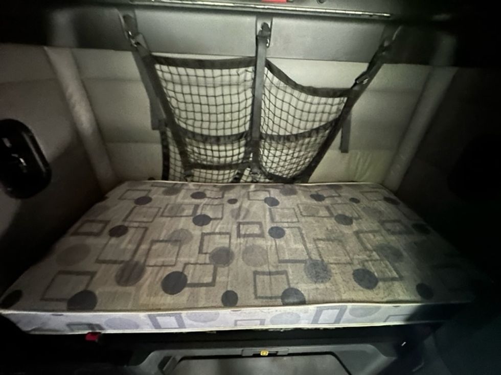 Sleeper Tractor-Heavy Duty Tractors-Freightliner-2022-T12664ST-Florence-SC-535,344\n\t\tmiles-$ 66,250 - Image 16