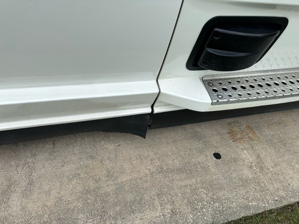 Sleeper Tractor-Heavy Duty Tractors-Freightliner-2022-T12664ST-Florence-SC-535,344\n\t\tmiles-$ 66,250 - Image 25