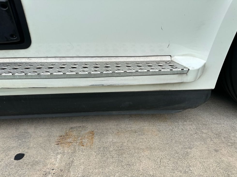 Sleeper Tractor-Heavy Duty Tractors-Freightliner-2022-T12664ST-Florence-SC-535,344\n\t\tmiles-$ 66,250 - Image 26