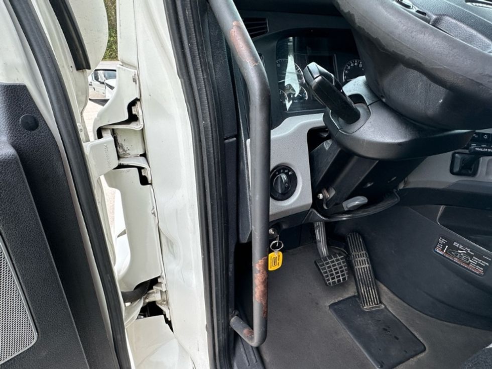 Sleeper Tractor-Heavy Duty Tractors-Freightliner-2022-T12664ST-Florence-SC-535,344\n\t\tmiles-$ 66,250 - Image 27