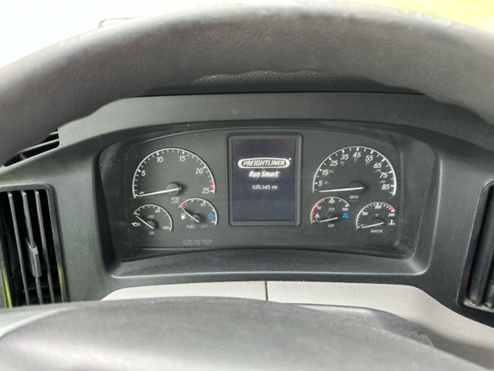 Sleeper Tractor-Heavy Duty Tractors-Freightliner-2022-T12664ST-Florence-SC-535,344\n\t\tmiles-$ 66,250 - Image 29