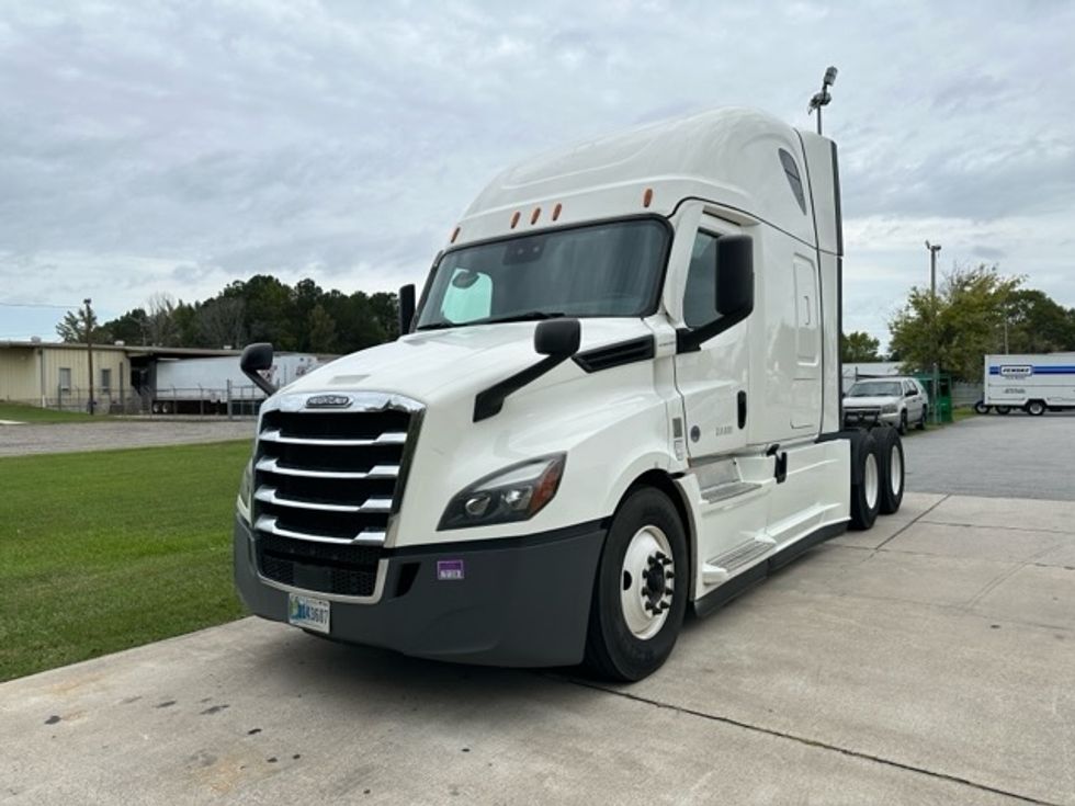 Sleeper Tractor-Heavy Duty Tractors-Freightliner-2022-T12664ST-Florence-SC-535,344\n\t\tmiles-$ 66,250 - Image 3