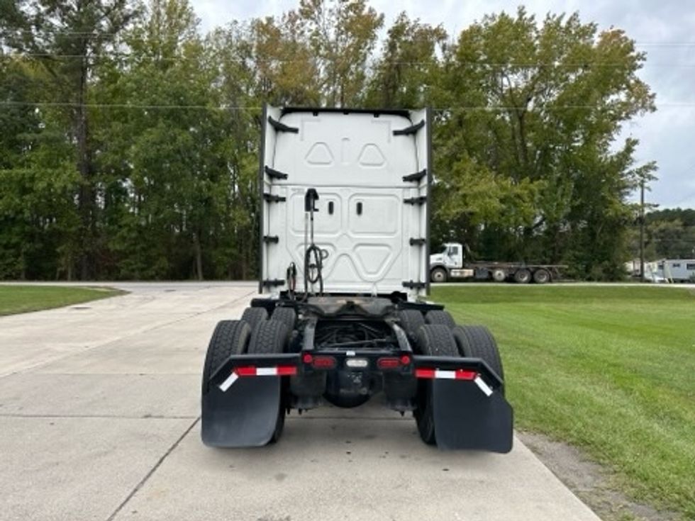 Sleeper Tractor-Heavy Duty Tractors-Freightliner-2022-T12664ST-Florence-SC-535,344\n\t\tmiles-$ 66,250 - Image 6