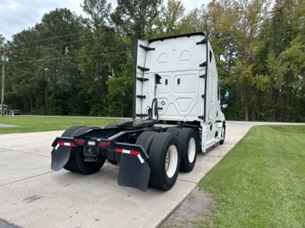 Sleeper Tractor-Heavy Duty Tractors-Freightliner-2022-T12664ST-Florence-SC-535,344\n\t\tmiles-$ 66,250 - Image 7