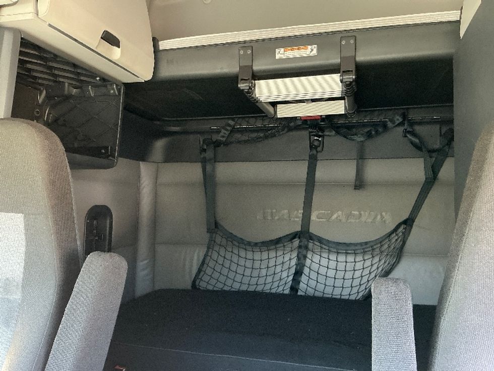 Sleeper Tractor-Heavy Duty Tractors-Freightliner-2022-T12664ST-Florence-SC-551,094\n\t\tmiles-$ 63,500 - Image 16