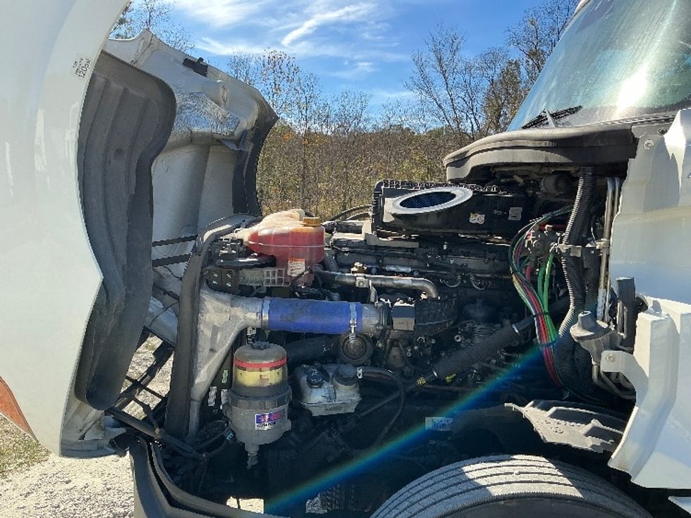 Sleeper Tractor-Heavy Duty Tractors-Freightliner-2022-T12664ST-Florence-SC-551,094\n\t\tmiles-$ 63,500 - Image 21