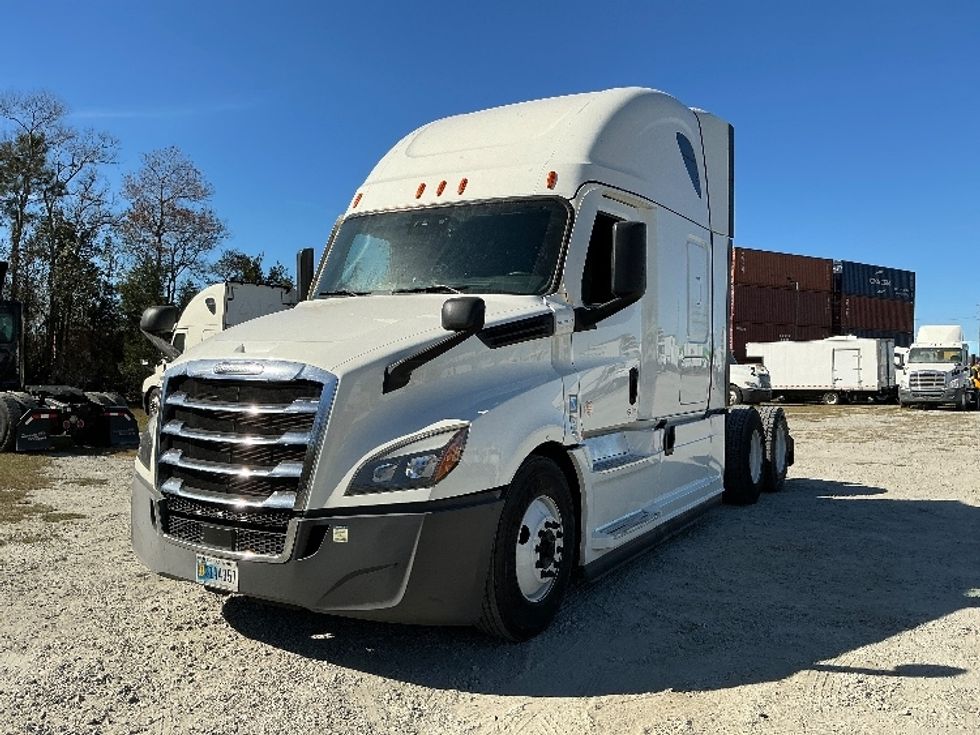 Sleeper Tractor-Heavy Duty Tractors-Freightliner-2022-T12664ST-Florence-SC-551,094\n\t\tmiles-$ 63,500 - Image 3