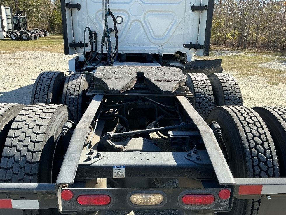 Sleeper Tractor-Heavy Duty Tractors-Freightliner-2022-T12664ST-Florence-SC-551,094\n\t\tmiles-$ 63,500 - Image 6