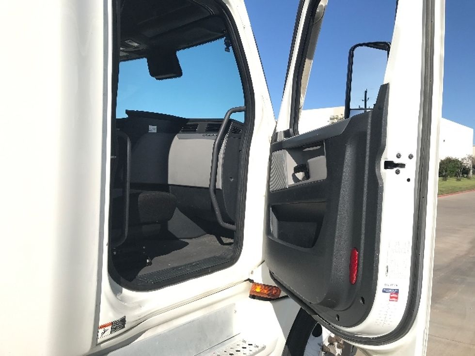 Sleeper Tractor-Heavy Duty Tractors-Freightliner-2022-T12664ST-Florence-SC-629,773\n\t\tmiles-$ 57,250 - Image 13