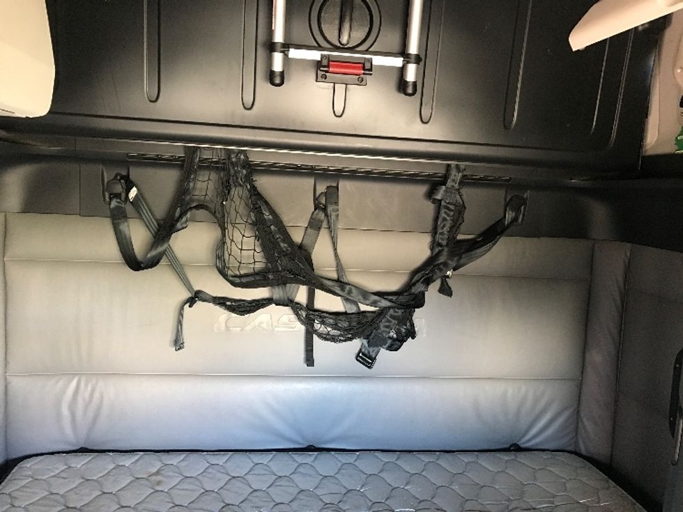 Sleeper Tractor-Heavy Duty Tractors-Freightliner-2022-T12664ST-Florence-SC-629,773\n\t\tmiles-$ 57,250 - Image 17