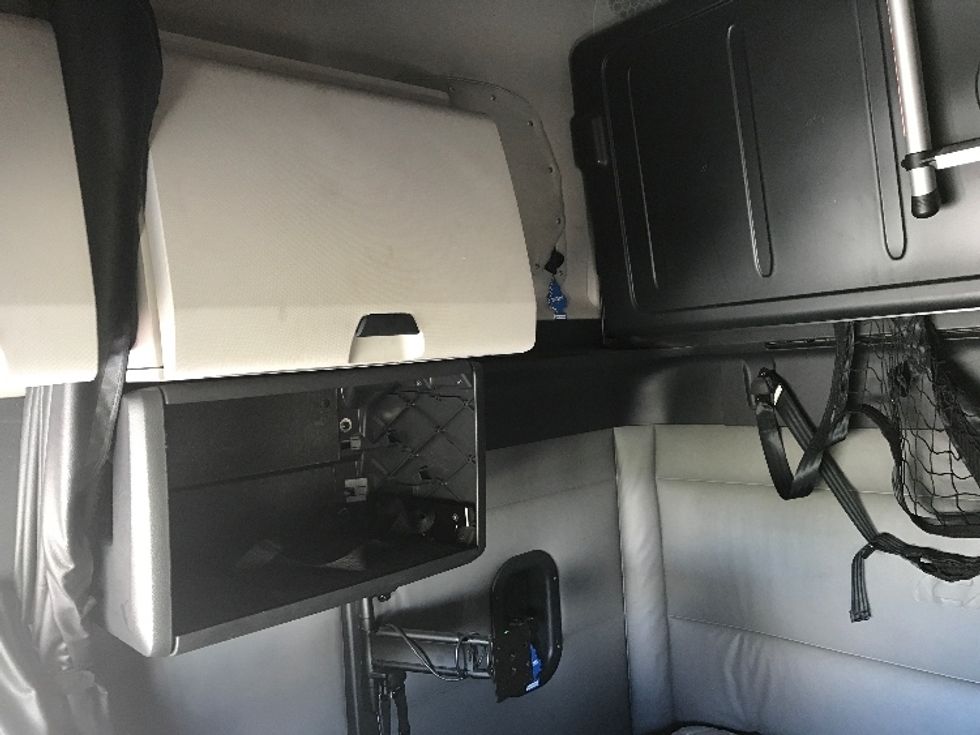 Sleeper Tractor-Heavy Duty Tractors-Freightliner-2022-T12664ST-Florence-SC-629,773\n\t\tmiles-$ 57,250 - Image 19