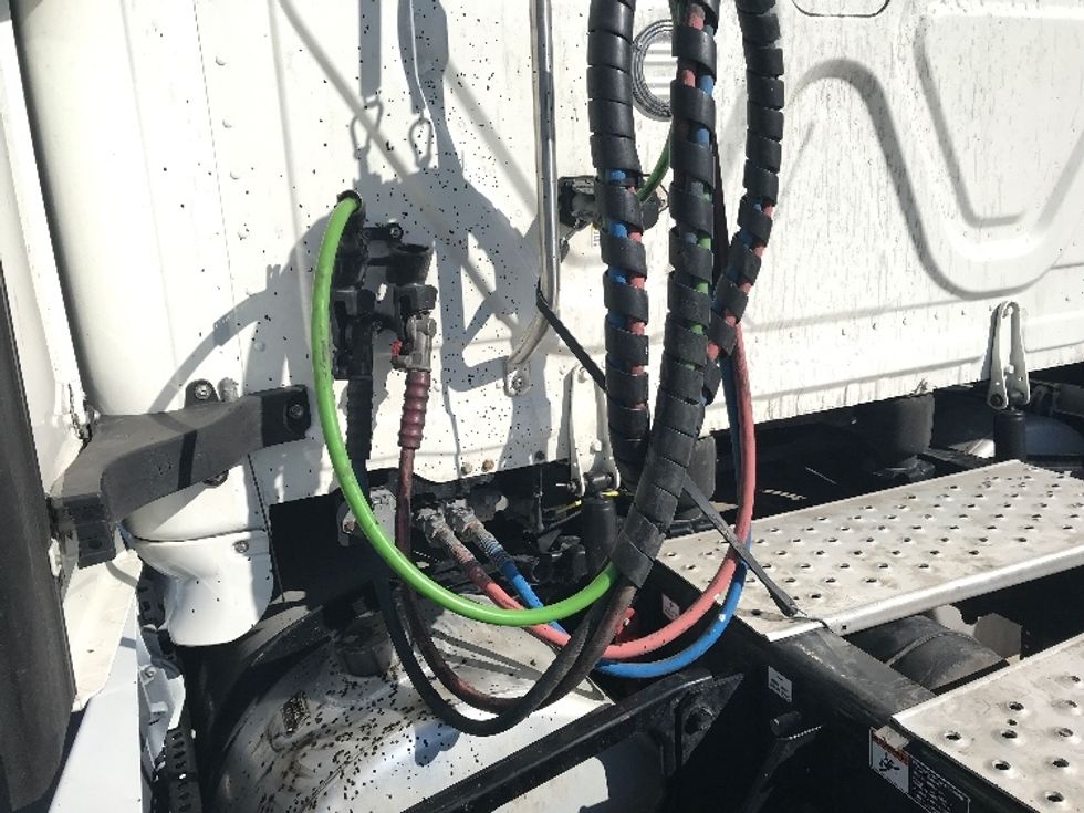 Sleeper Tractor-Heavy Duty Tractors-Freightliner-2022-T12664ST-Florence-SC-629,773\n\t\tmiles-$ 57,250 - Image 22