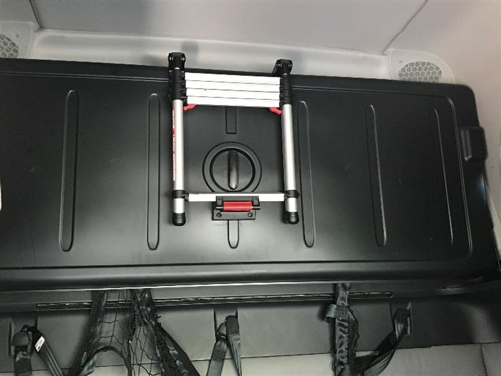 Sleeper Tractor-Heavy Duty Tractors-Freightliner-2022-T12664ST-Florence-SC-629,773\n\t\tmiles-$ 57,250 - Image 23