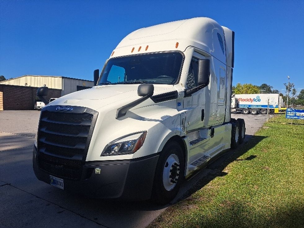 Sleeper Tractor-Heavy Duty Tractors-Freightliner-2022-T12664ST-Florence-SC-629,773\n\t\tmiles-$ 57,250 - Image 3