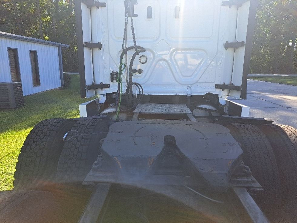 Sleeper Tractor-Heavy Duty Tractors-Freightliner-2022-T12664ST-Florence-SC-629,773\n\t\tmiles-$ 57,250 - Image 6